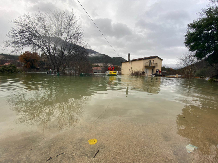 Незапамћене поплаве у Хрватској, угрожене куће