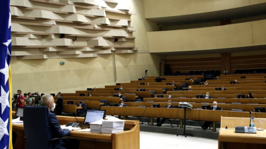 Zakonom se ukidaju duple funkcije, SNSD bio protiv
