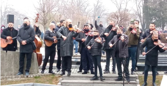 Džej Ramadanovski sahranjen uz zvuke 50 violina