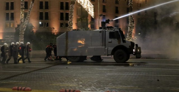 Haos: Centar Tirane obezbjeđuje 1.500 policajaca