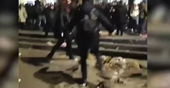 Održavala se počast Džeju, pa se potukli momak i djevojka