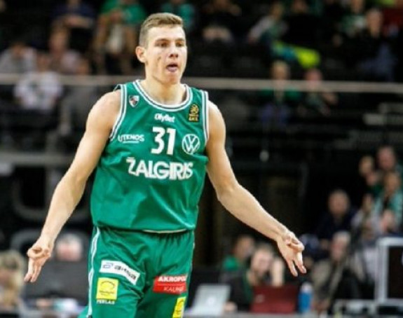 Ubedio devojku da je poznati košarkaš pa je prevario za 10.000 evra!