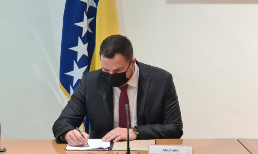 Lučić potpisao Sporazum za realizaciju projekata obnove i izgradnje