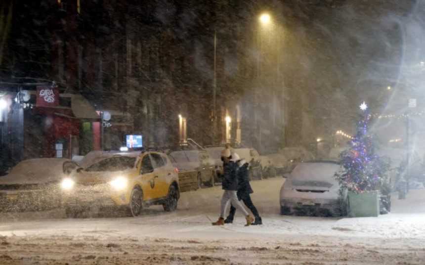 Snježna oluja pogodila SAD, ima i žrtava