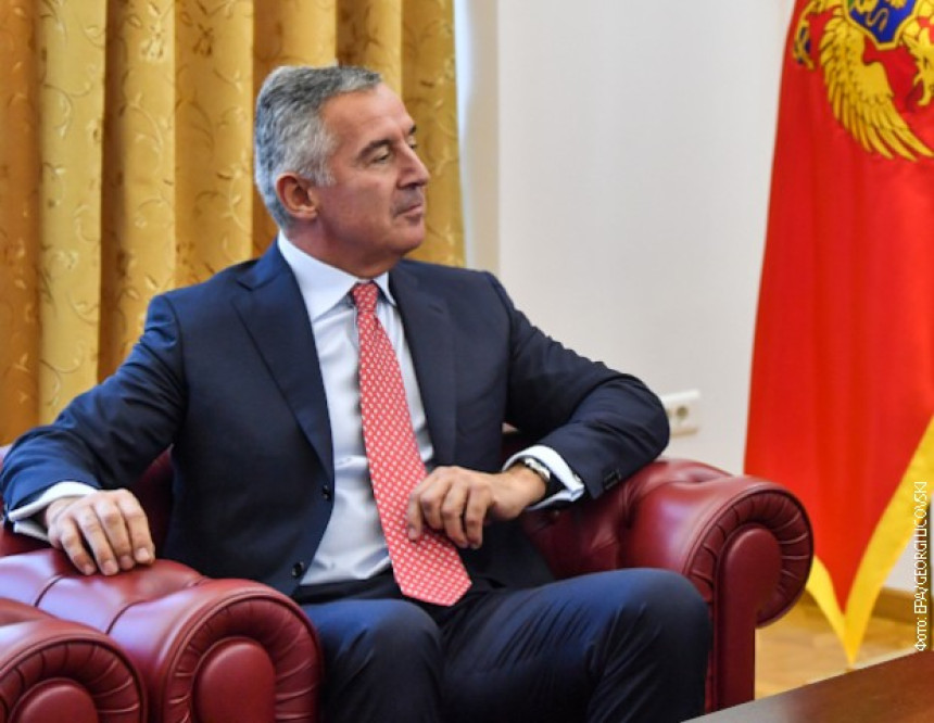 IFIMES: Đukanović suvišan za zapad, okreće se Rusiji