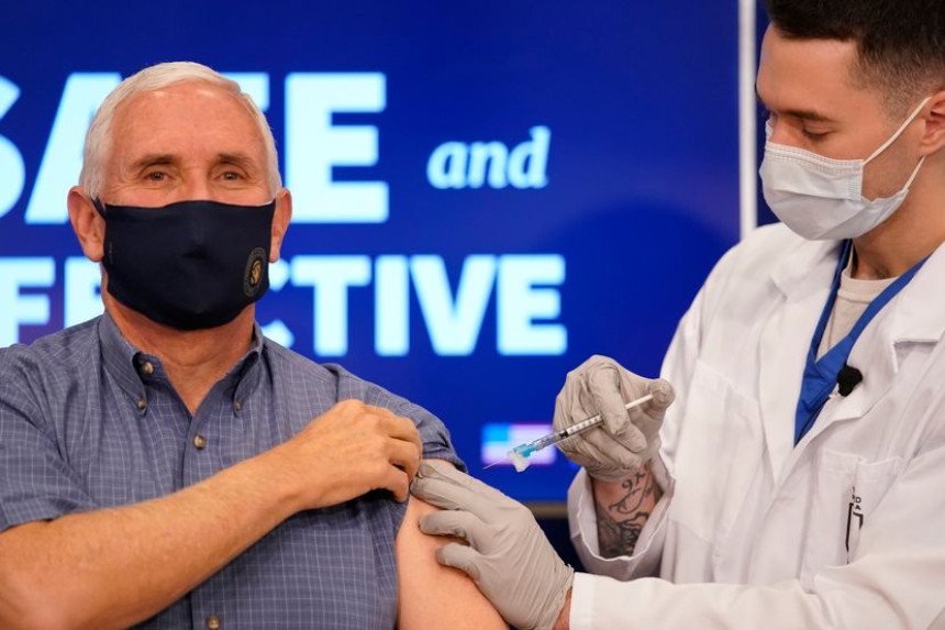 Potpredsjednik SAD primio vakcinu pred kamerama