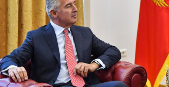 IFIMES: Đukanović suvišan za zapad, okreće se Rusiji