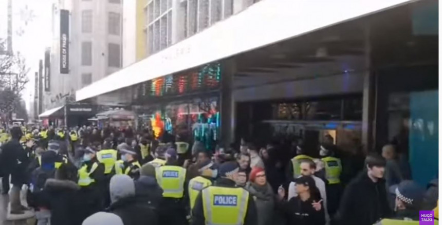 Хиљаде људи на улицама Лондона, ухапшено 155