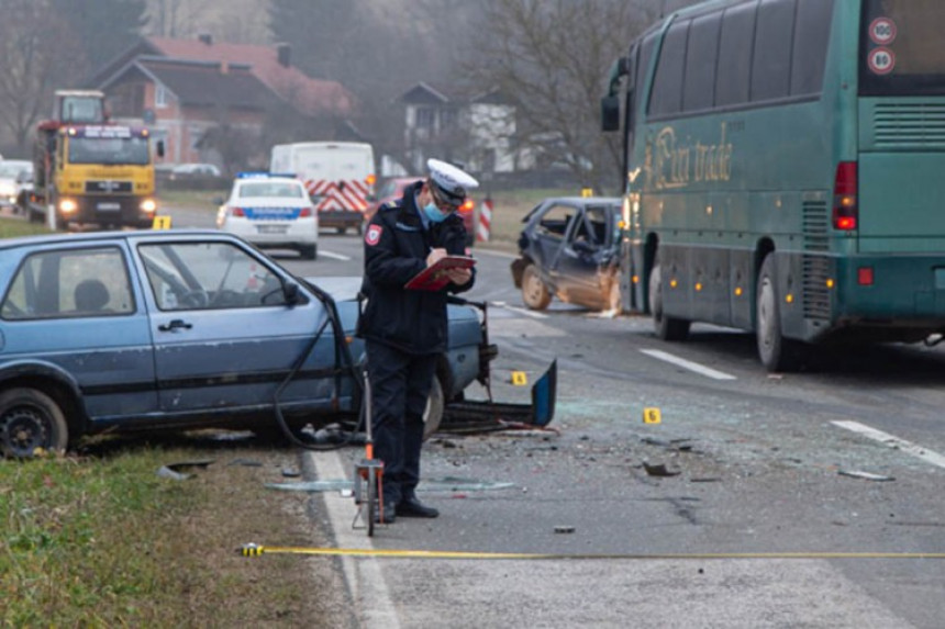 Beba i još tri osobe povrijeđene u udesu kod Prijedora