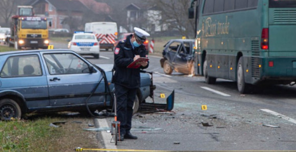 Beba i još tri osobe povrijeđene u udesu kod Prijedora