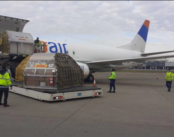U Srbiju sletio avion sa Fajzerovim vakcinama