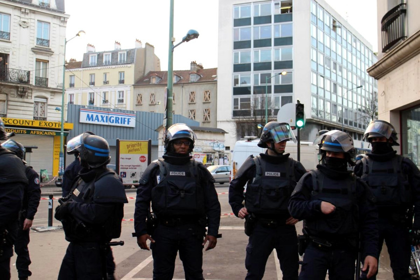 Francuska: Ubijena tri policajca, četvrti ranjen