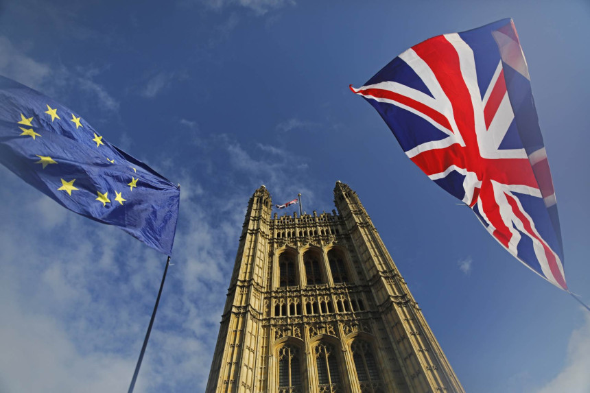 Velika Britanija ostaje u blokadi