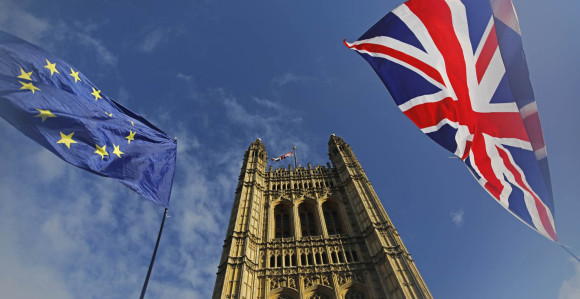 Velika Britanija ostaje u blokadi