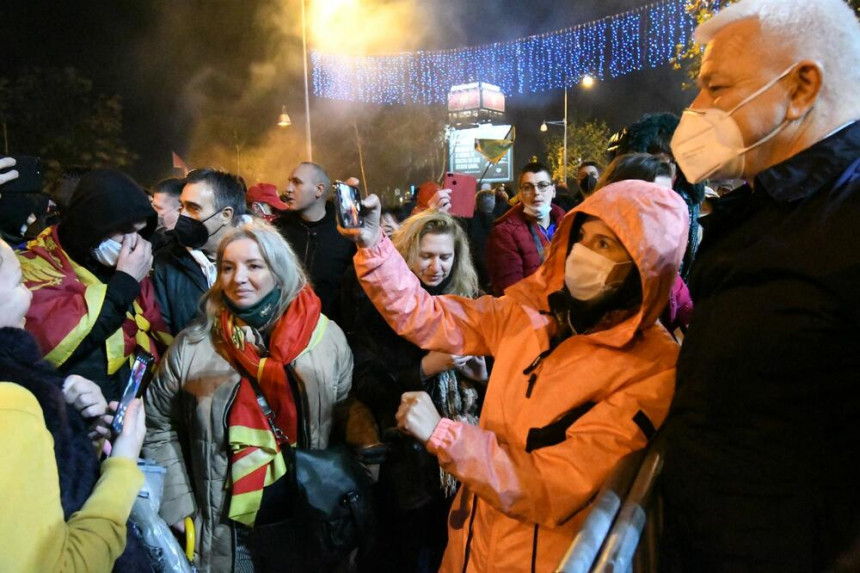 Građani napustili plato ispred Skupštine