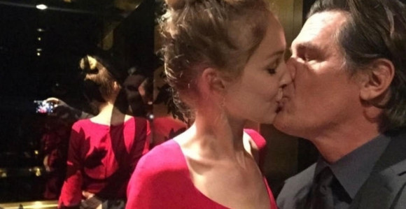 Poznati glumac (52) na Božić dobio bebu sa 19 godina mlađom!