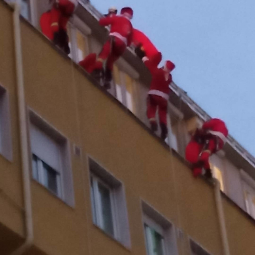 Деда Мразови преко кровова деци у Тиршовој поделили пакетиће! (ВИДЕО)
