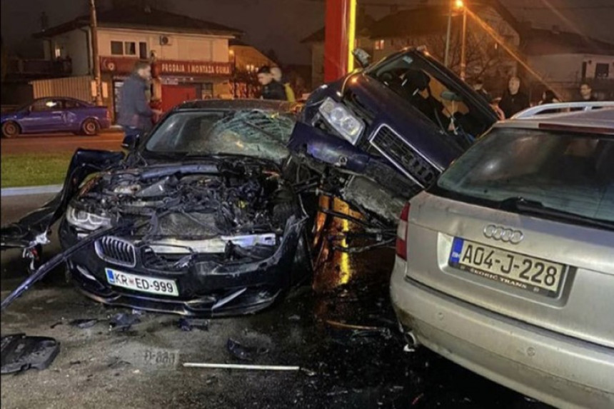 Žestok sudar kod Banjaluke, smrskani automobili