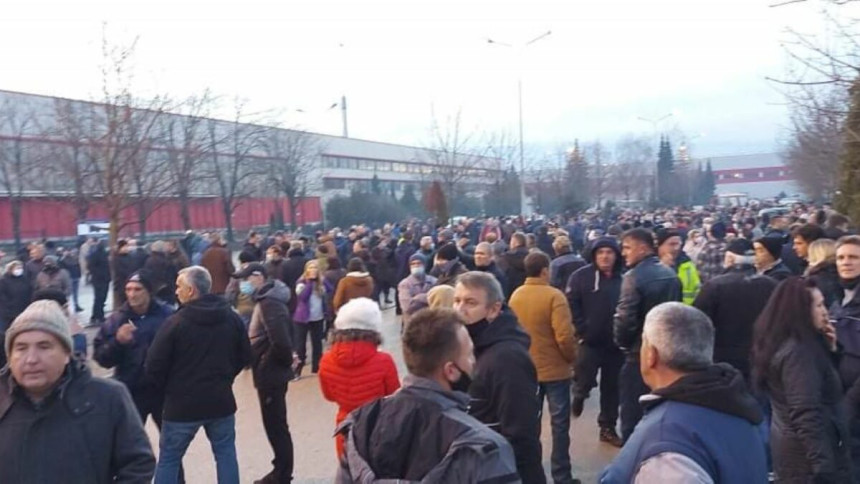 Protest građana ispred prihvatnog kampa "Bira"