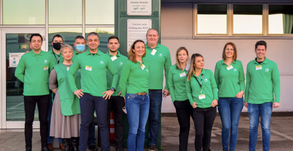 Menadžment Binga zajedno sa kolegama u trgovinama