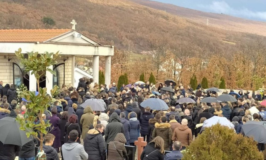 Veliki broj građana na sahrani u Posušju (VIDEO)