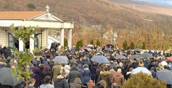 Veliki broj građana na sahrani u Posušju (VIDEO)