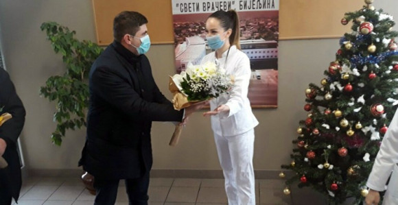 Ljubiša Petrović darovao šest beba sa po 500 KM
