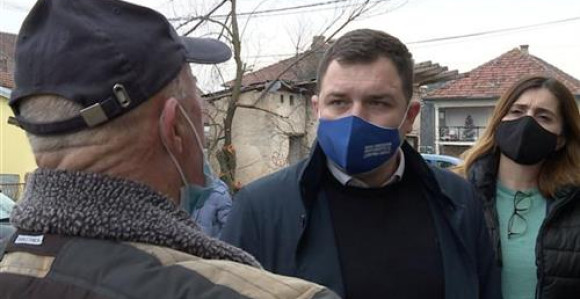Pomoć Srbinu kome je kuća zapaljena u naselju Doglodi