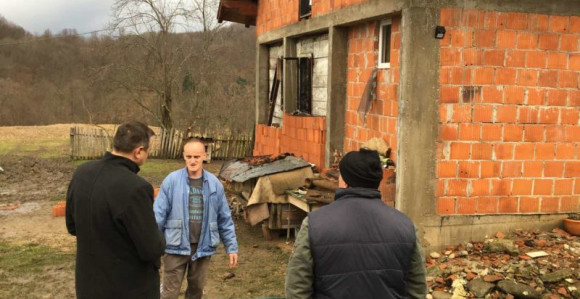 Prijedor: Majka i sin ostali bez krova nad glavom