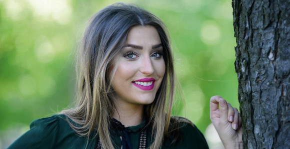 Анђела Јовановић у вези са атлетичерем ево где уживају у зимским чаролијама!