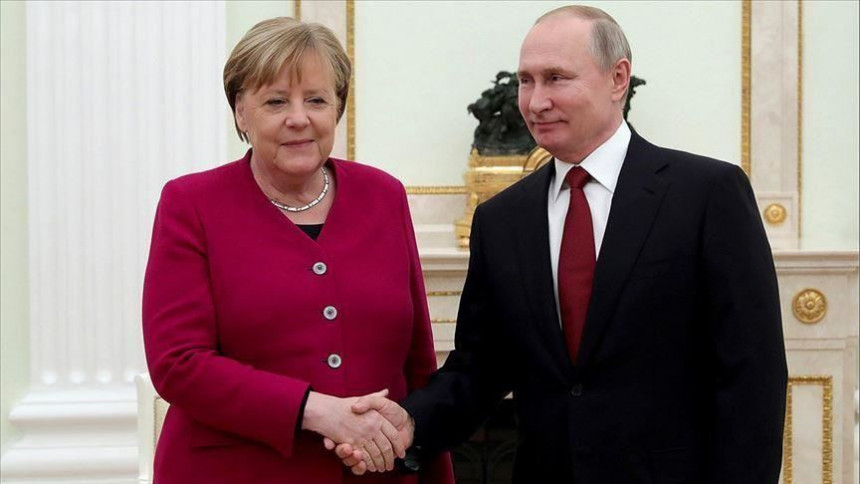 Putin i Merkel razgovarali o zajedničkoj proizvodnji vakcina