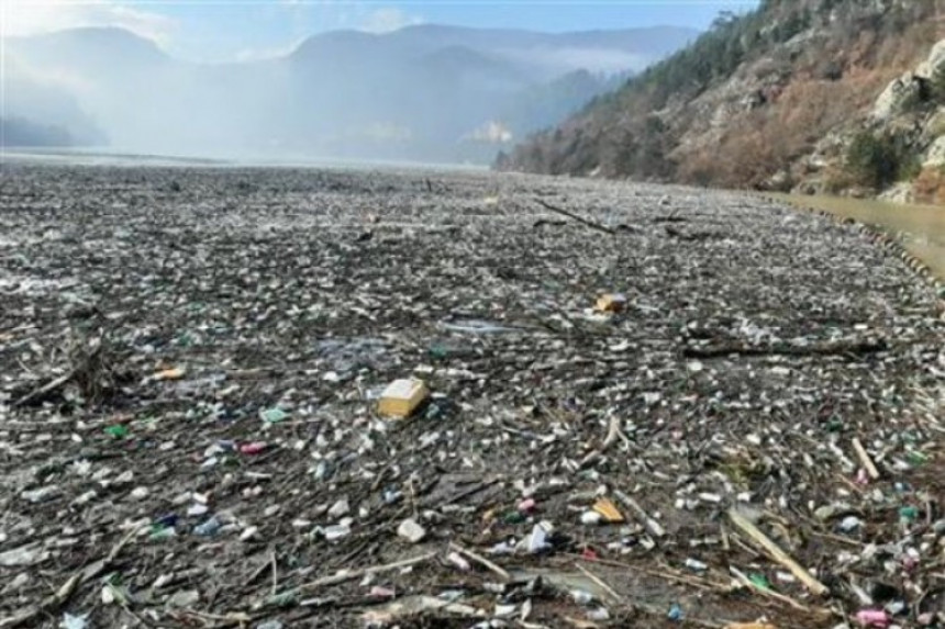 Srbija će ukloniti otpad iz rijeke Drine u Višegradu