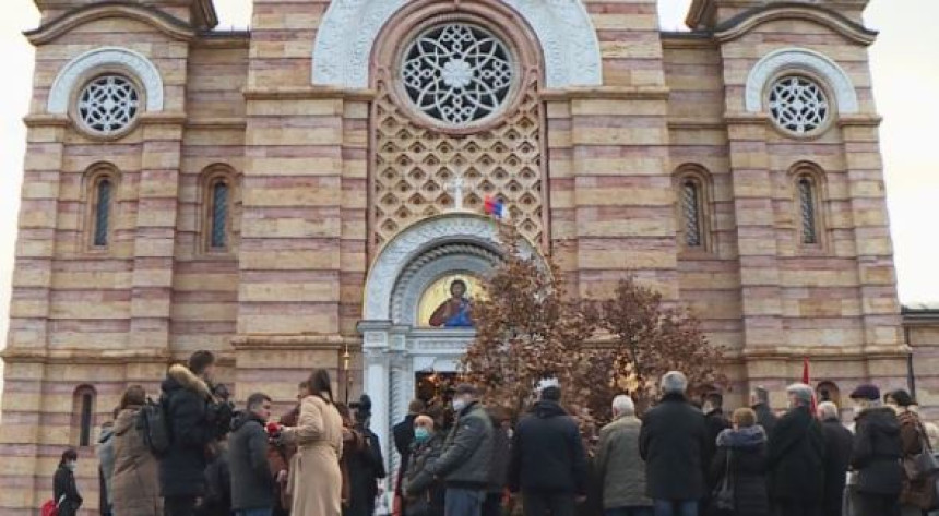 Svečano dočekan badnjak ispred Hrama u Banjaluci