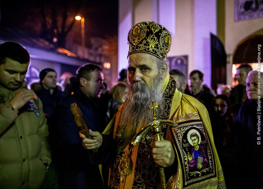 Episkop Fotije služi Božićni uranak u Sabornom hramu u Bijeljini