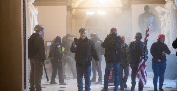 VAŠINGTON: Trampove pristalice upale u zgradu Kongresa, došlo do pucnjave (VIDEO)