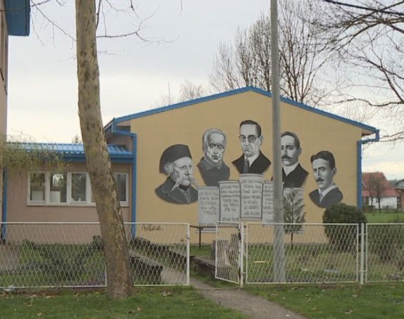 Nakon hapšenja i primanja mita, vraćen na nastavu!?