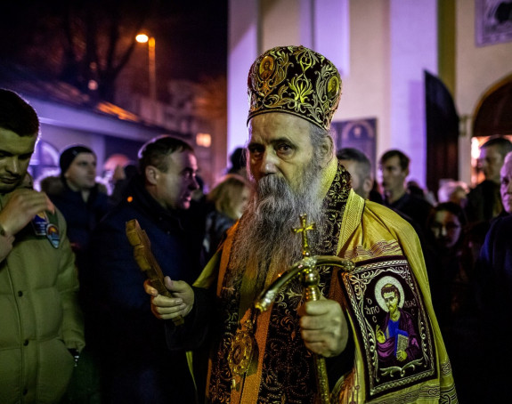 Episkop Fotije služi Božićni uranak u Sabornom hramu u Bijeljini