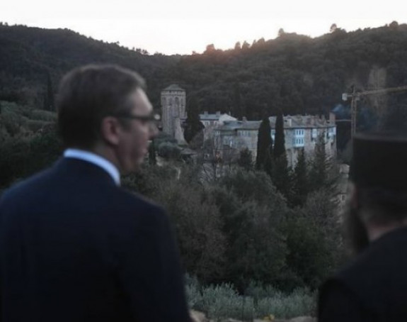 Vučić stigao na Svetu Goru: Srećno Badnje veče