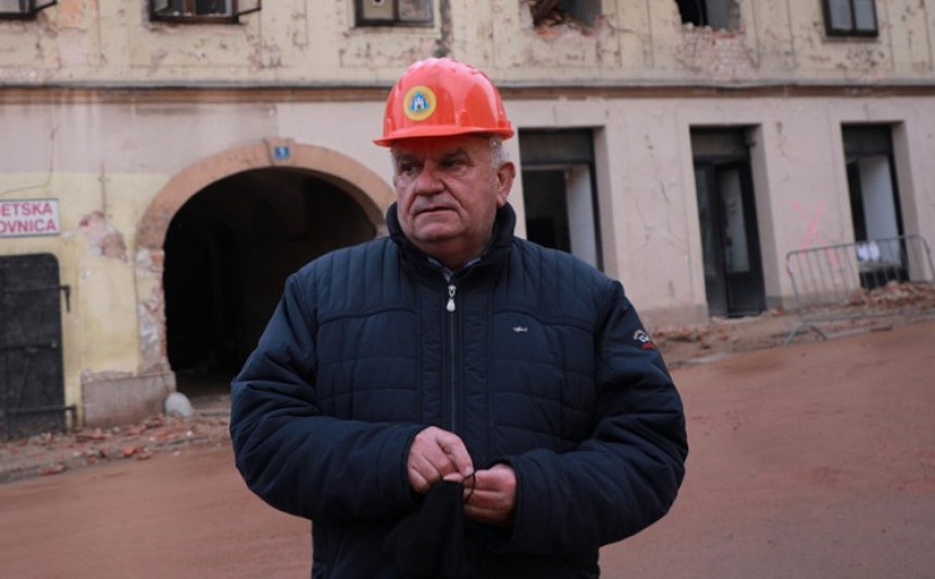 Gradonačelnik Petrinje probio zaštitnu ogradu
