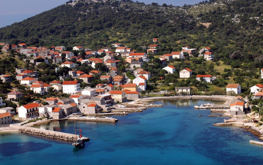 Zapalila se kuća, pronađena mrtva starija žena
