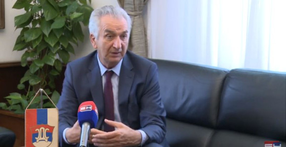 Radost Božićnog duha da ispuni vaša srca mirom i blagostanjem!