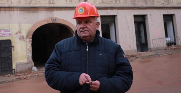 Gradonačelnik Petrinje probio zaštitnu ogradu