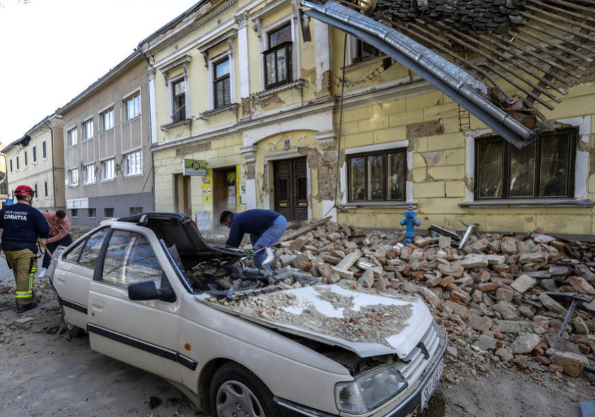 Evakuiše se kasarna u Petrinji sa više od 400 osoba