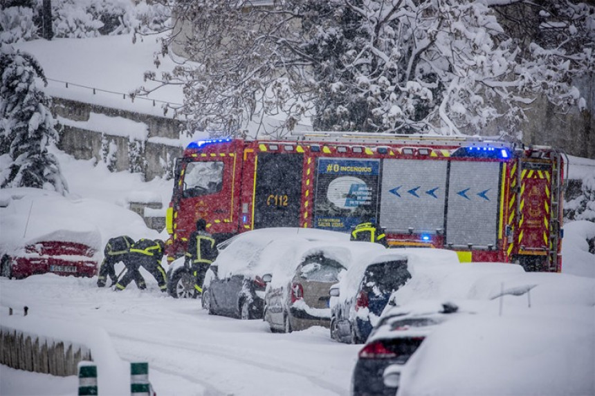 Snijeg paralisao Španiju, najmanje četvoro mrtvih
