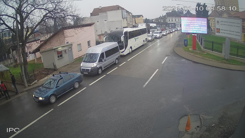 Gužva u Gradišci i Gradini na izlazu prema Hrvatskoj