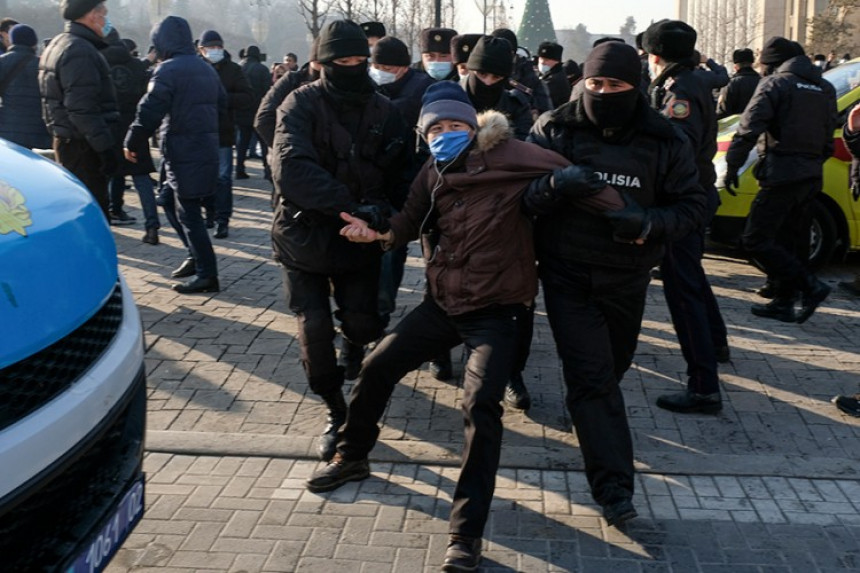 Казахстан: Масовно хапшење на протестима