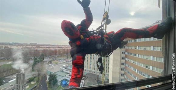 Superheroji sleteli na krov bolnice u Milanu!