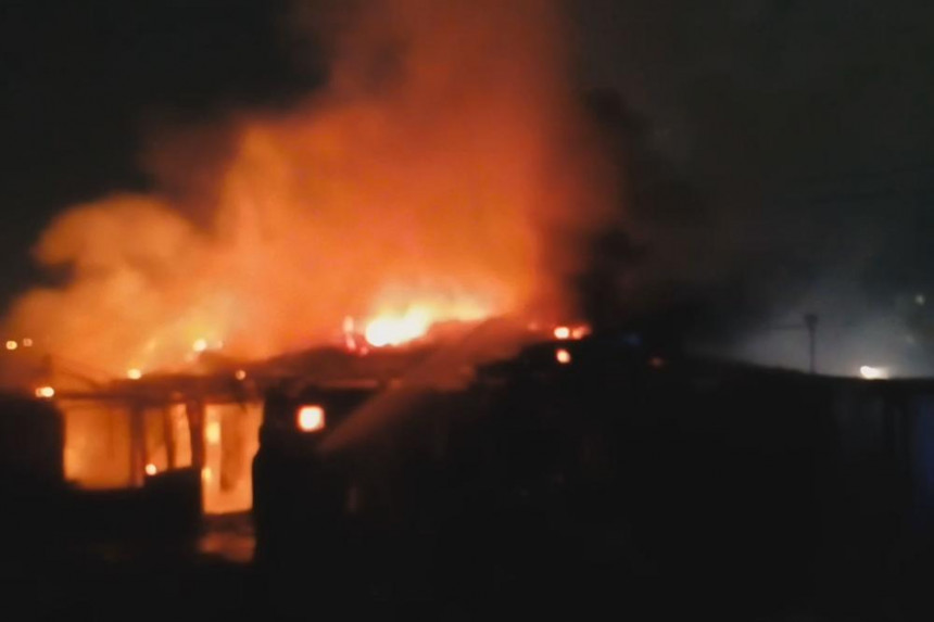Beograd: Zapaljen restoran, bačen Molotovljev koktel