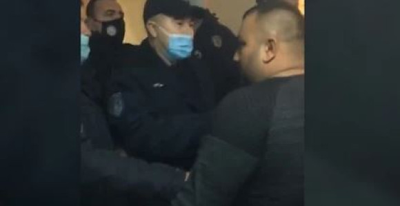 Policajci prekinuli proslavu pa napadnuti