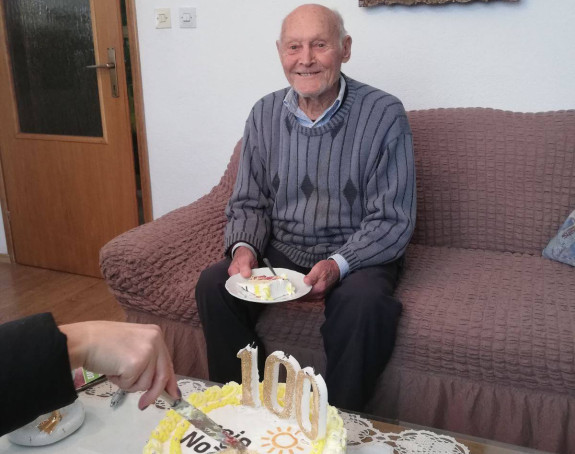 Стогодишњак има једну жељу: Да ожени унука Давида